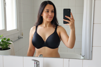 que la femme de gauche